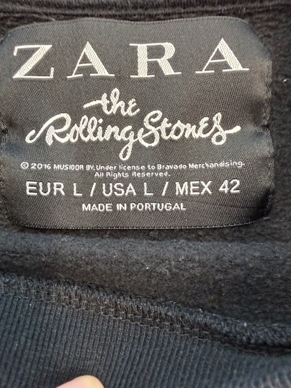 ZARA + The Rolling Stones Black Graphic Pullover Sweatshirt Blue Red Tongue L - Picture 2 of 15